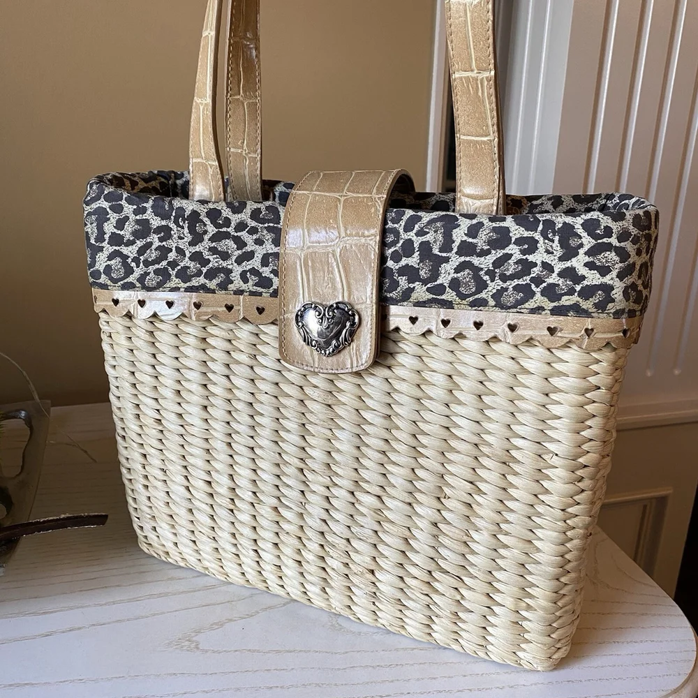 XOXO Straw Bag W/Leather Accent Heart Cutout Classic Trendy Travel BeachFun 12” - Picture 11 of 14